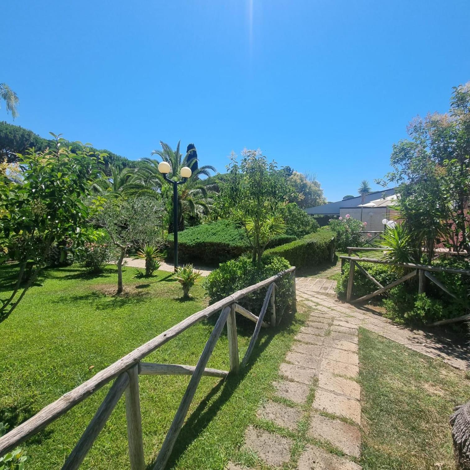 Residence Solemaremma Кастільйоне-делла-Пеская Екстер'єр фото